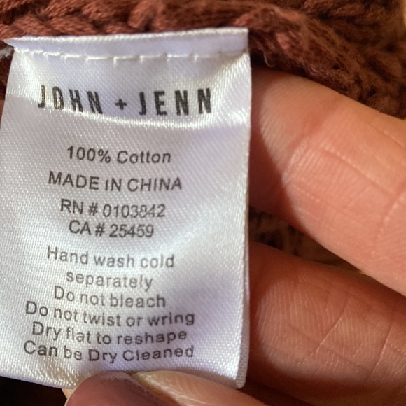 Evereve John+Jenn Cotton V-Neck Sweater. Size Medium. Gorgeous! - Picture 8 of 8